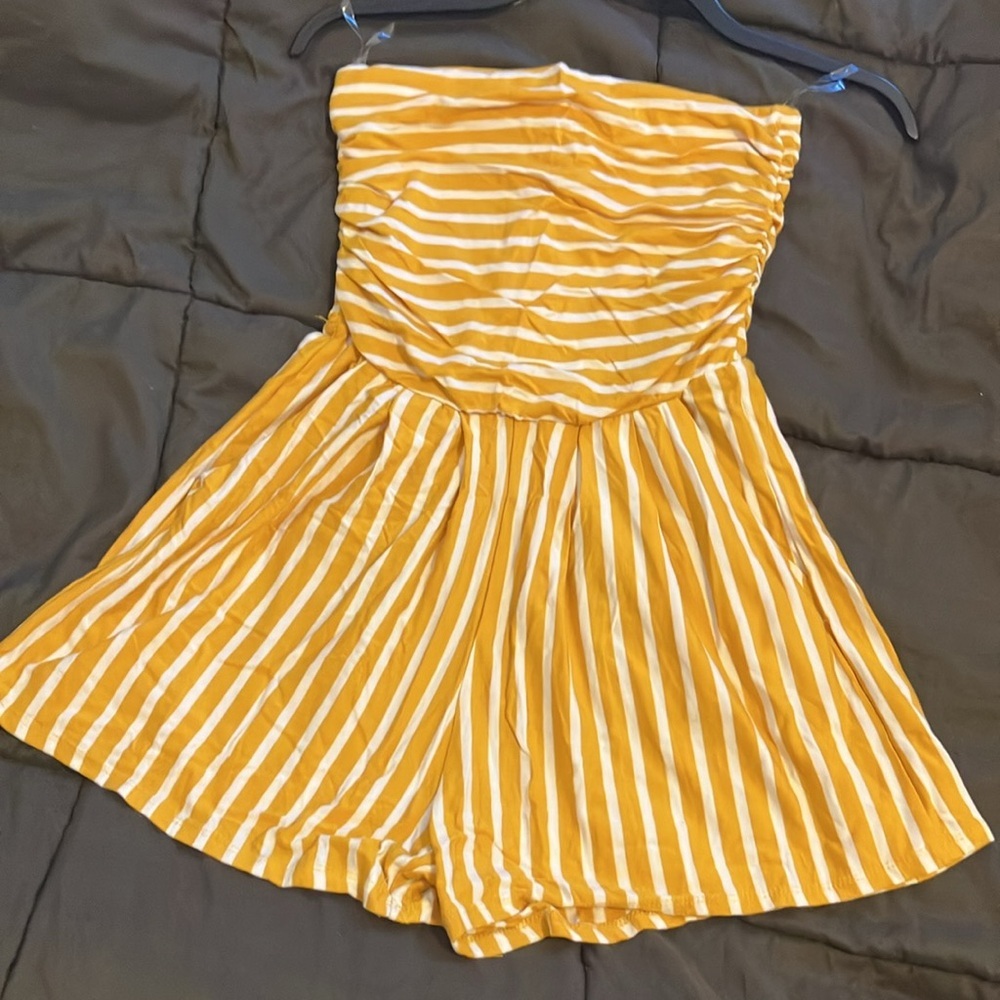 🌸  3/$15 NWT Fashion nova tube top romper